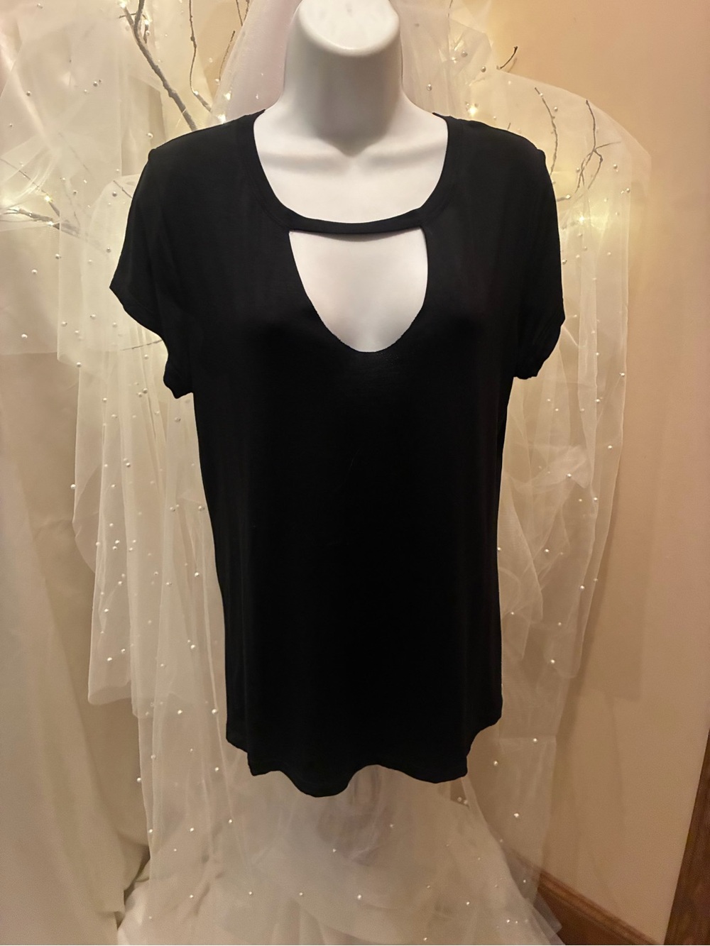 LA MIEL Black Short Sleeve Top with Keyhole Detail